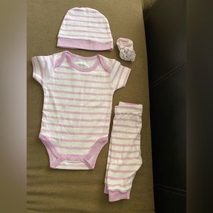 O to 3 month girl onesie set.